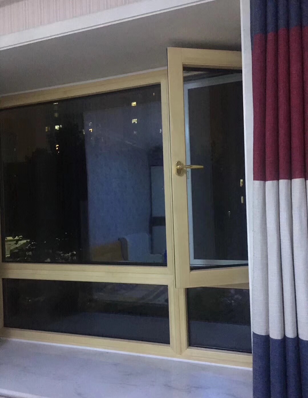 鋁木門窗實(shí)拍